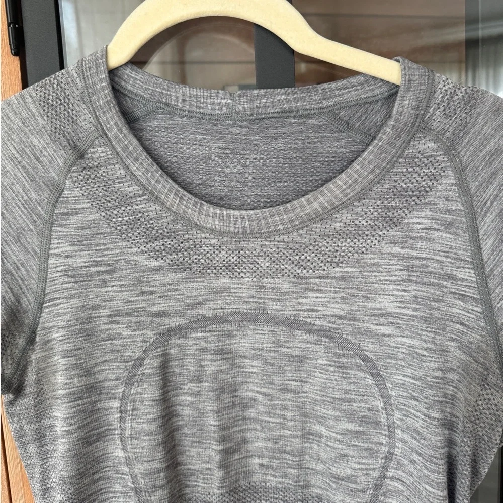 Lululemon Swiftly Tech Short Sleeve Crew tee Slate White workout running train